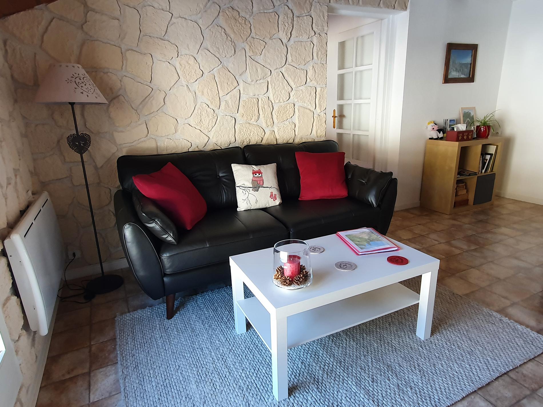 Le salon confortable du Logis de Pimpi